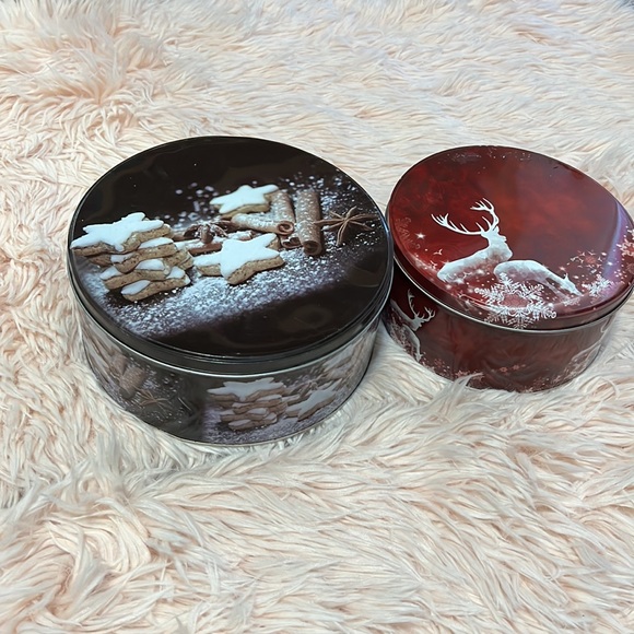 Vintage Christmas tins - Picture 2 of 7